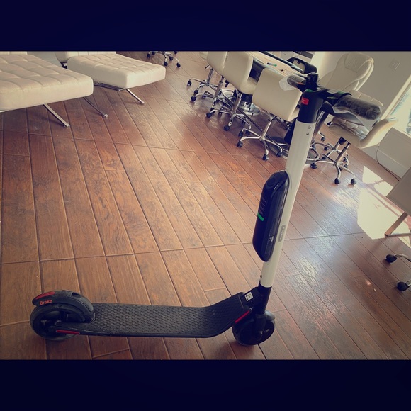 Segway Ninebot Electric Scooter ES4 - Picture 1 of 4